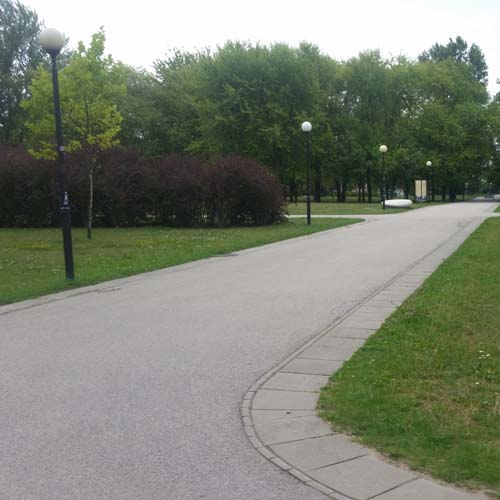 miejsce do nauki jazdy na rolkach Pole Mokotowskie -od strony PW